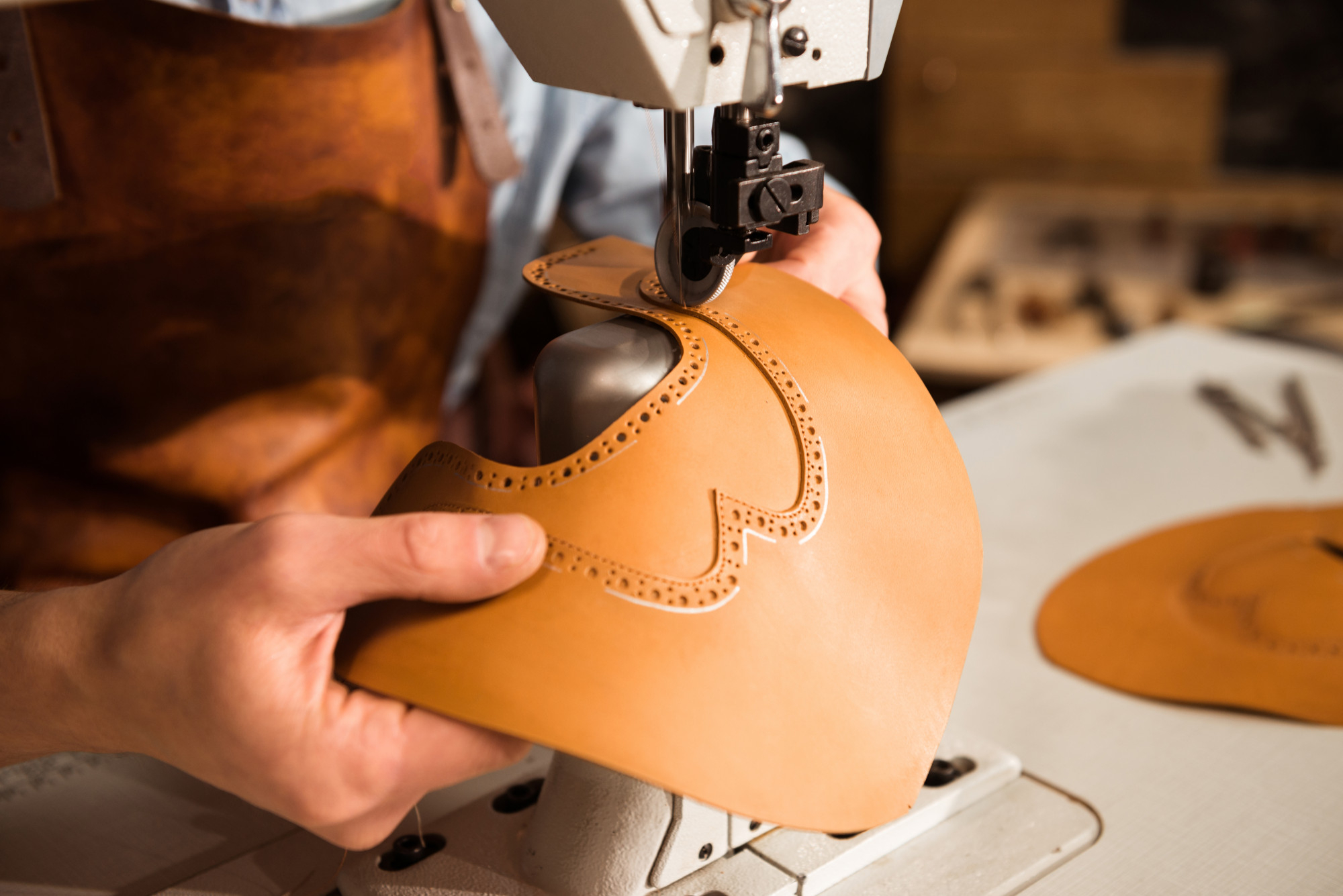 shoes-sawing